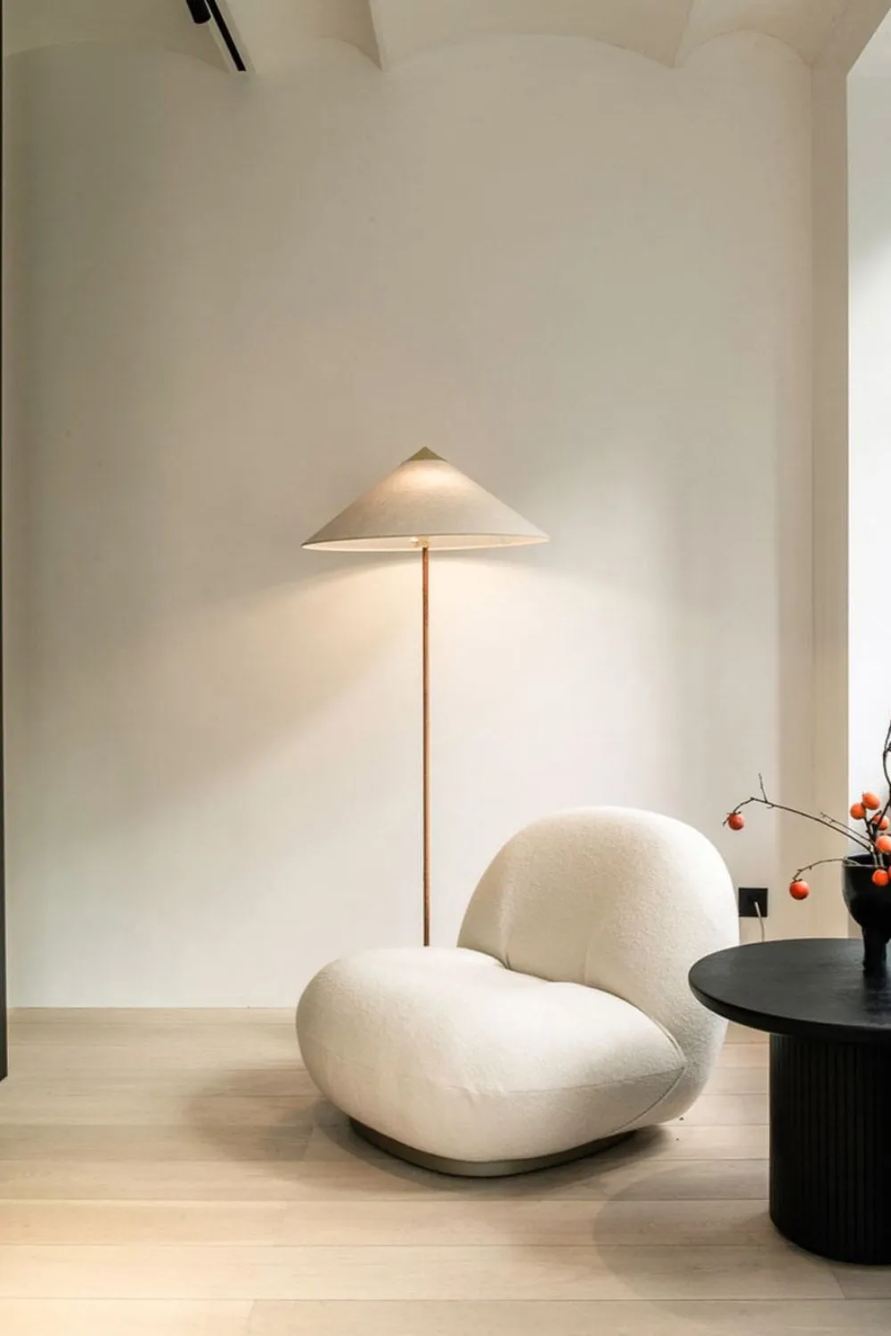 9602 Floor Lamp