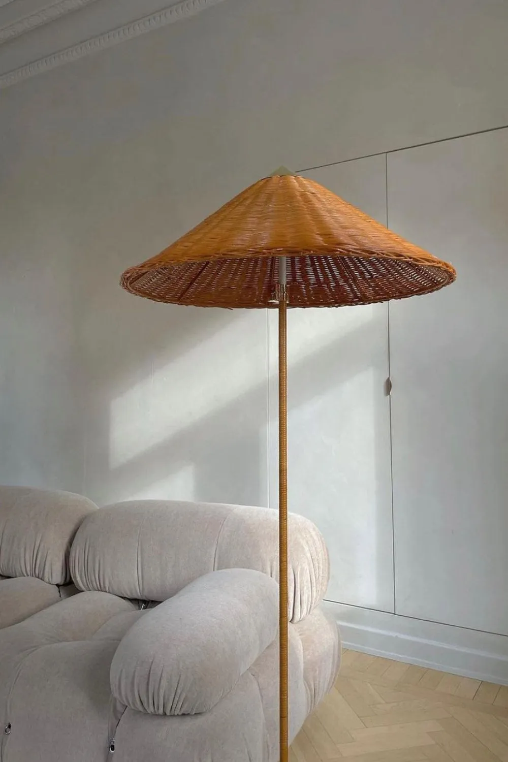 9602 Floor Lamp