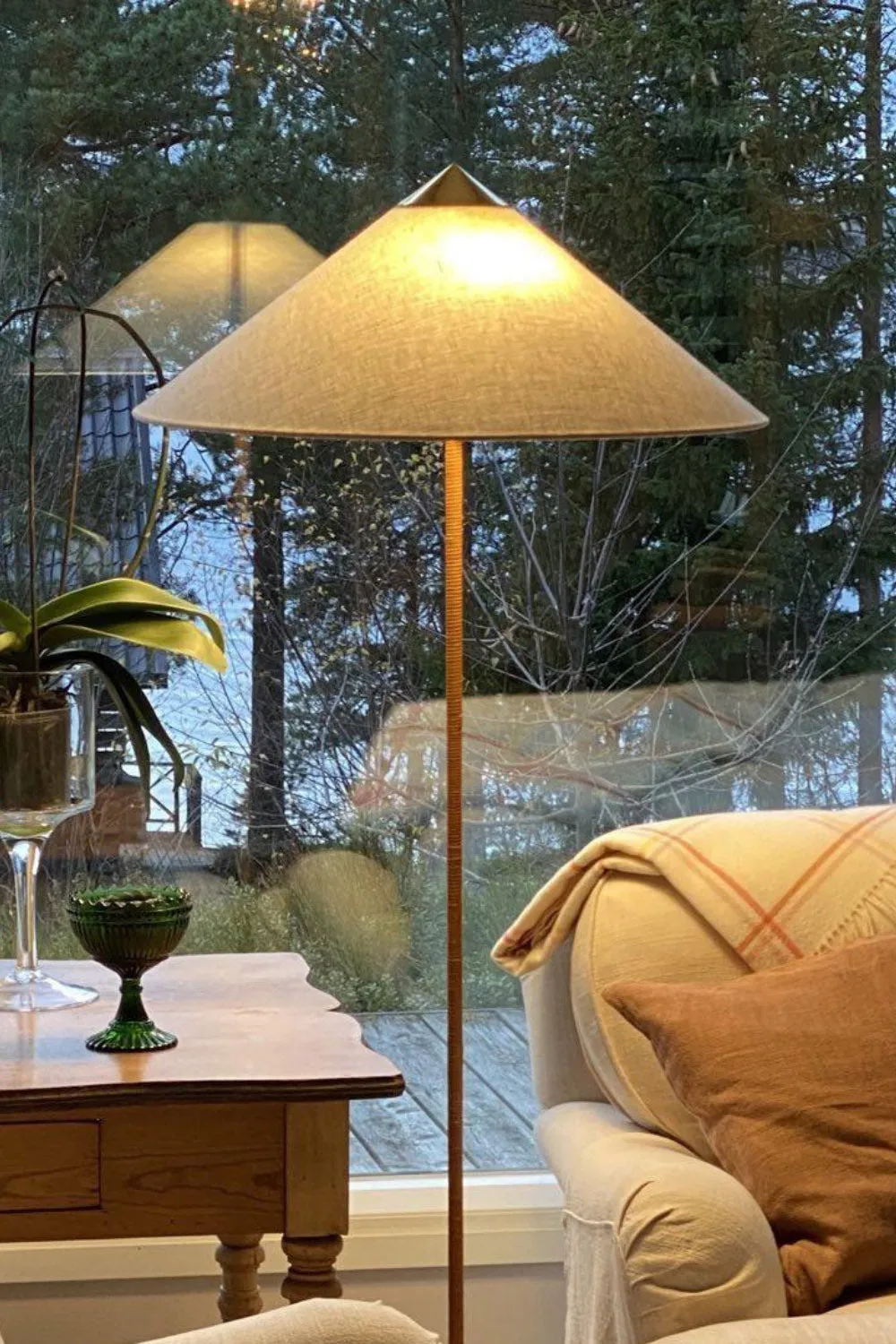 9602 Floor Lamp