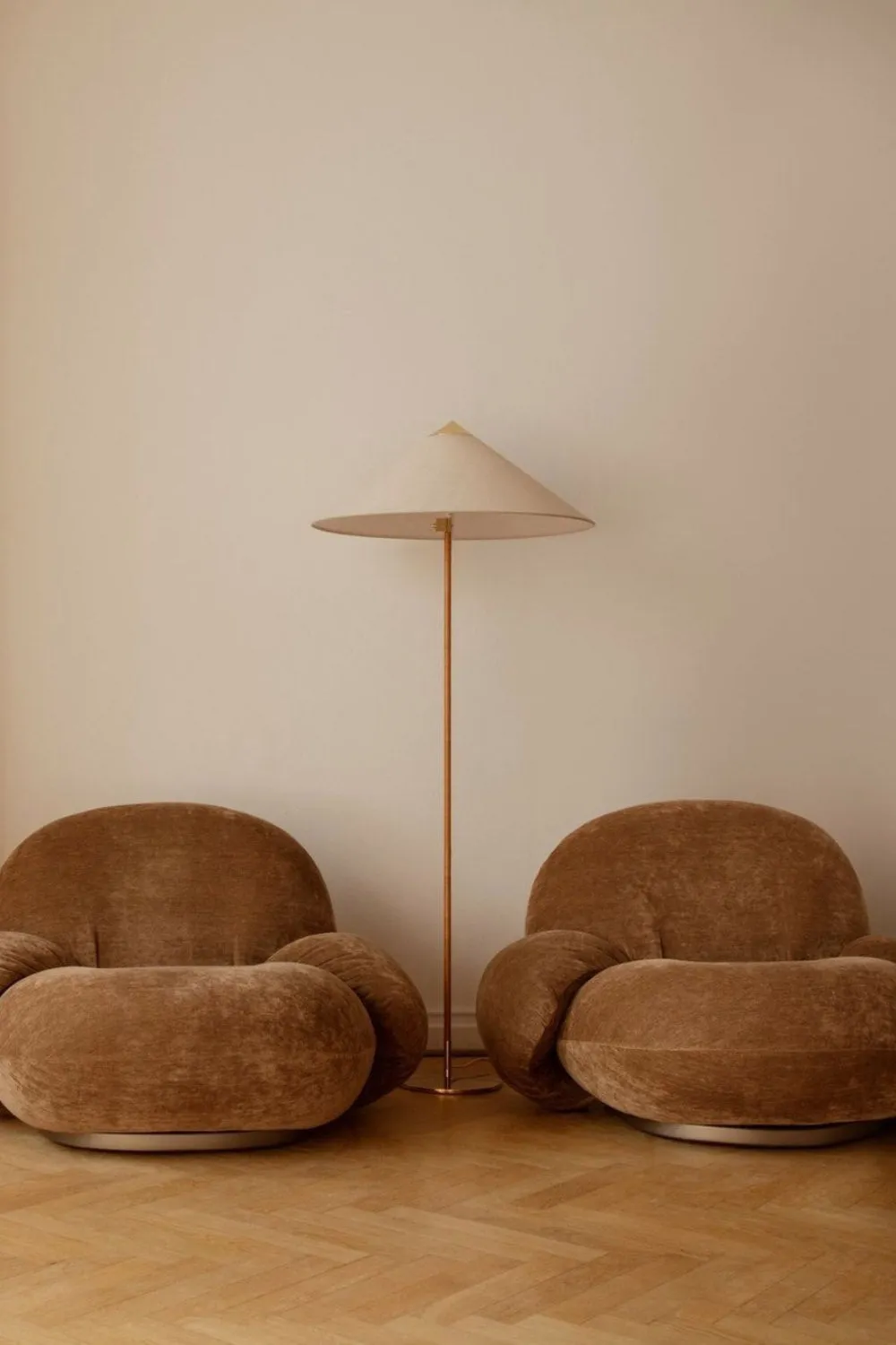 9602 Floor Lamp