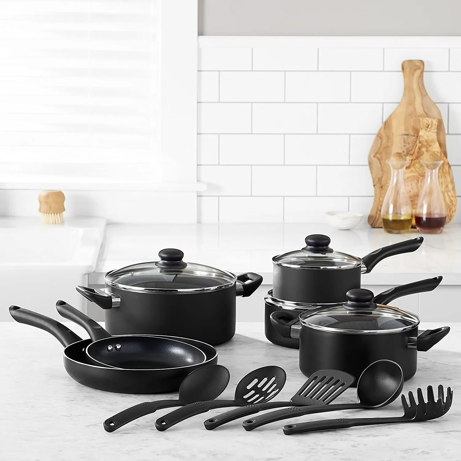 AmazonBasics Non-Stick Cookware Set, Pots, Pans and Utensils - 15-Piece Set