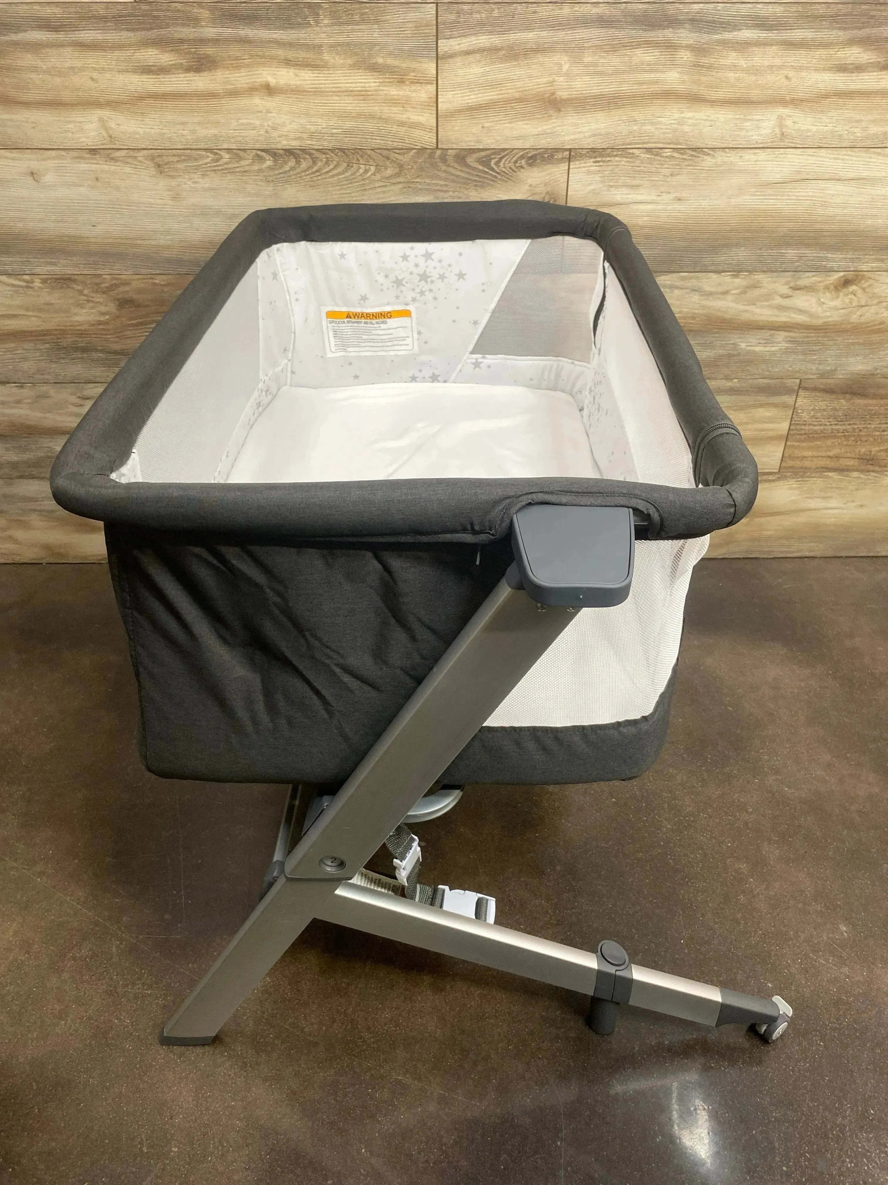 NEW Dream On Me Skylar Bassinet And Bedside Sleeper in Charcoal