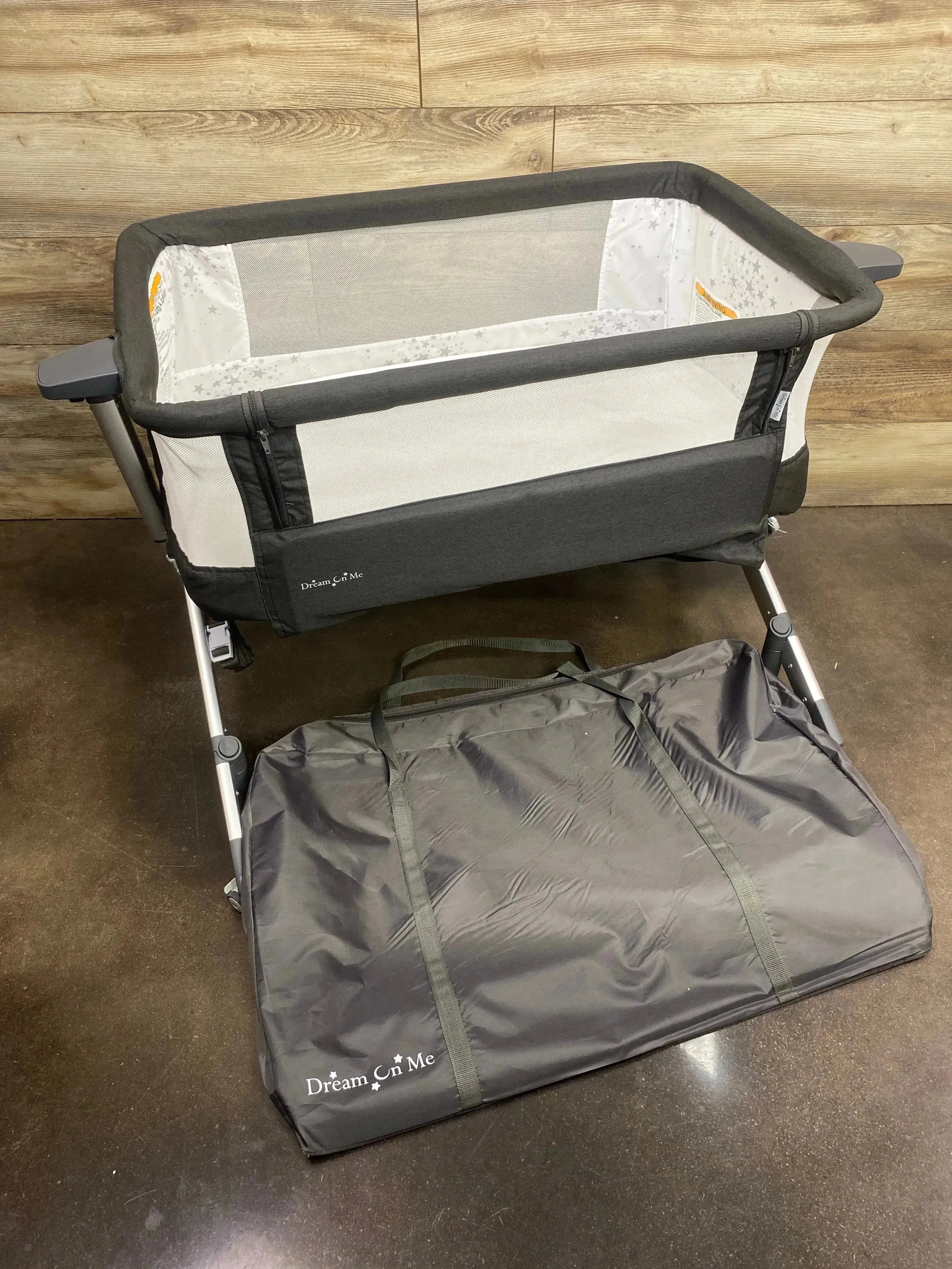 NEW Dream On Me Skylar Bassinet And Bedside Sleeper in Charcoal