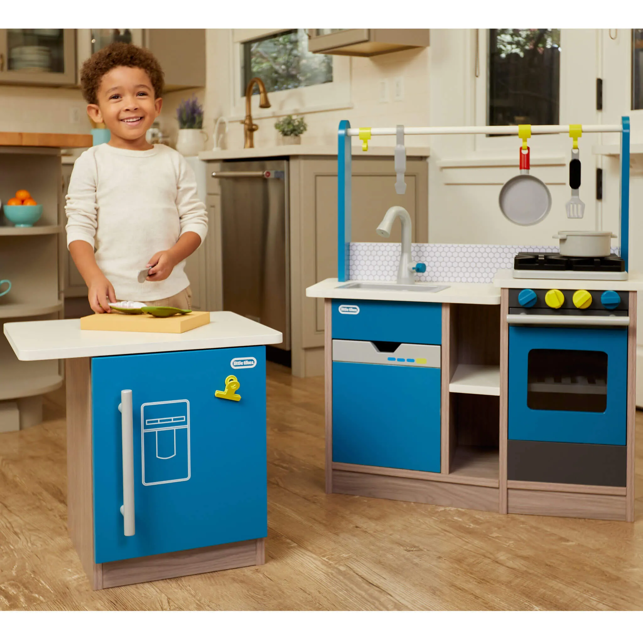 Real Wood Kitchen with Island