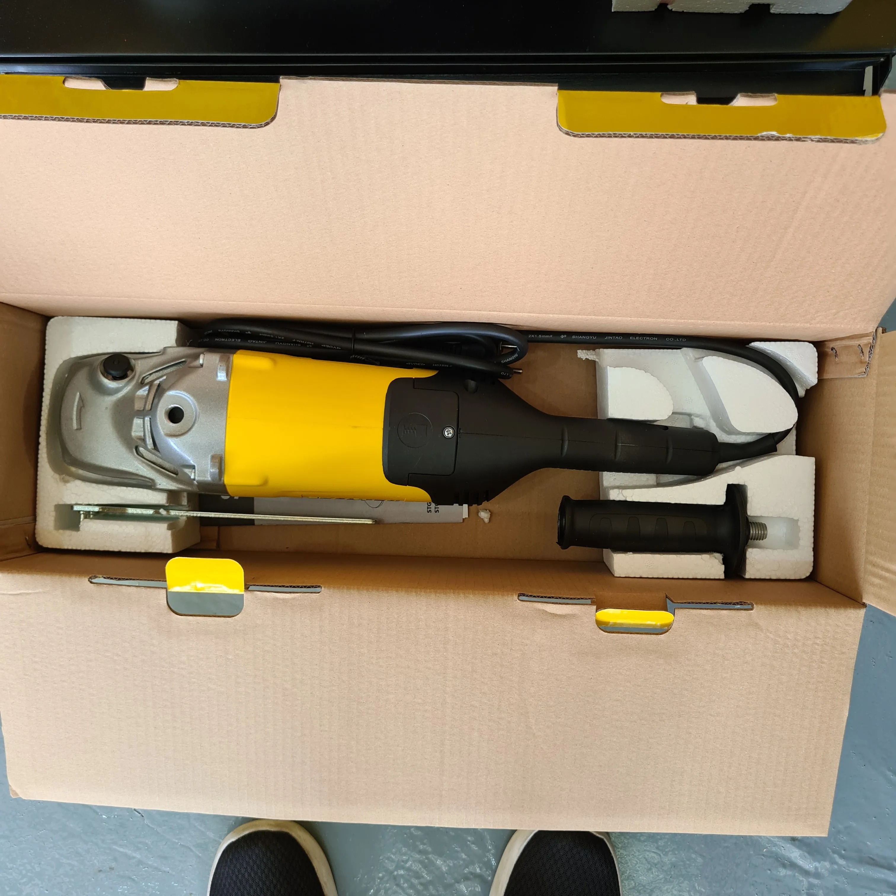 Stanley 7" 2200W 180mm Angle Grinder (Disc Grinding Machine) | Model : STGL2218-B1