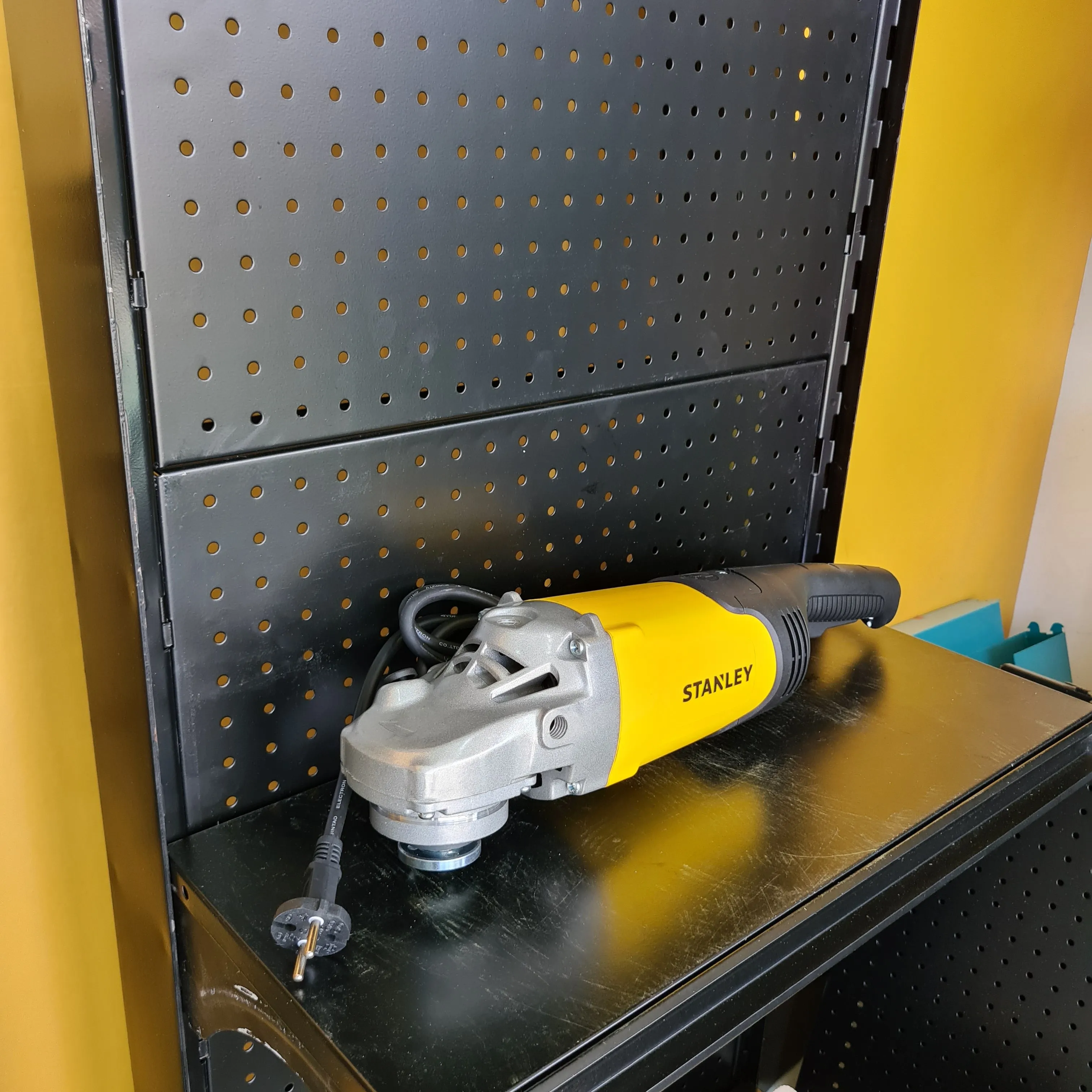 Stanley 7" 2200W 180mm Angle Grinder (Disc Grinding Machine) | Model : STGL2218-B1